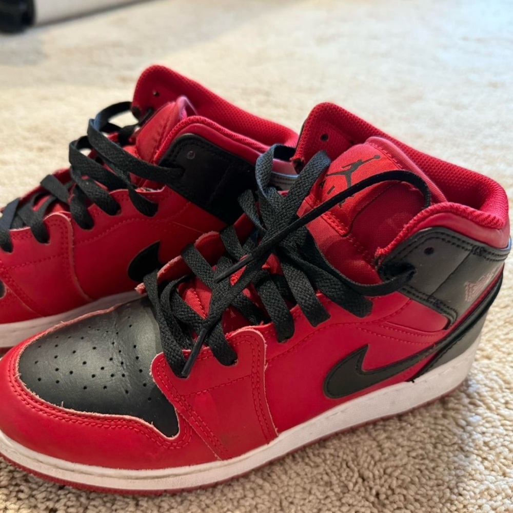 Women’s Nike Air Jordan 1 Mid Sneaker
